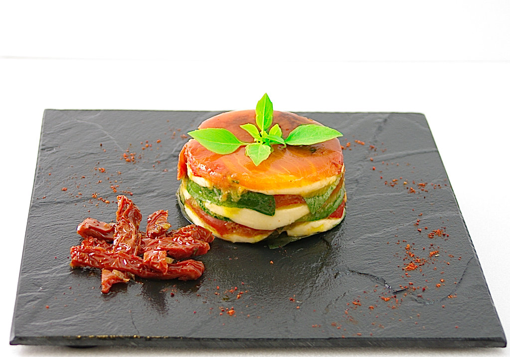 [fr]Mille feuilles tomate mozarella [ru]Многолистник из помидоров и mozzarelle