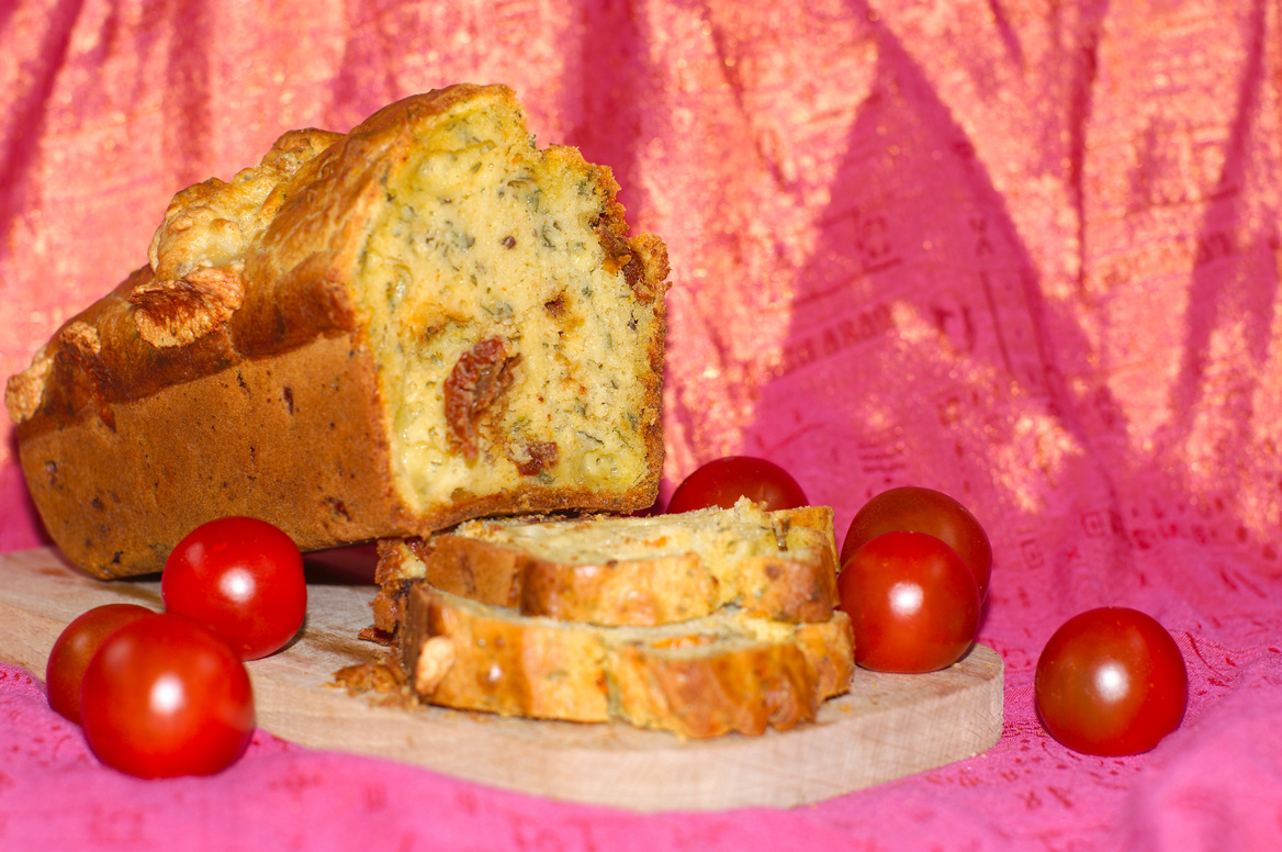 [fr]Cake aux tomates confites [ru](article de référence) 	Кекс в засахаренных томатах