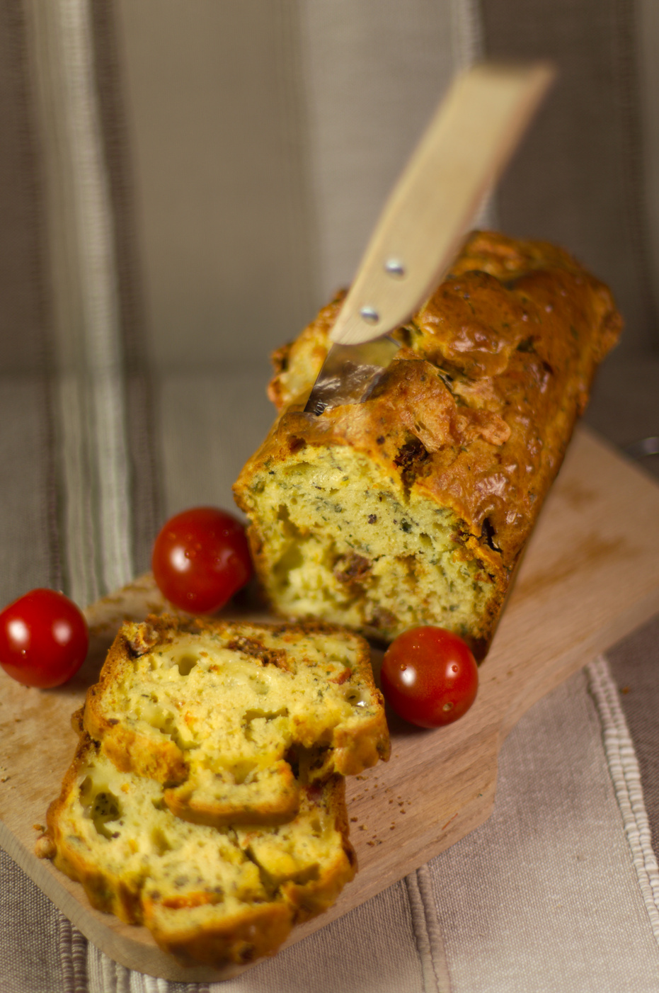 [fr]Cake aux tomates confites [ru](article de référence) 	Кекс в засахаренных томатах