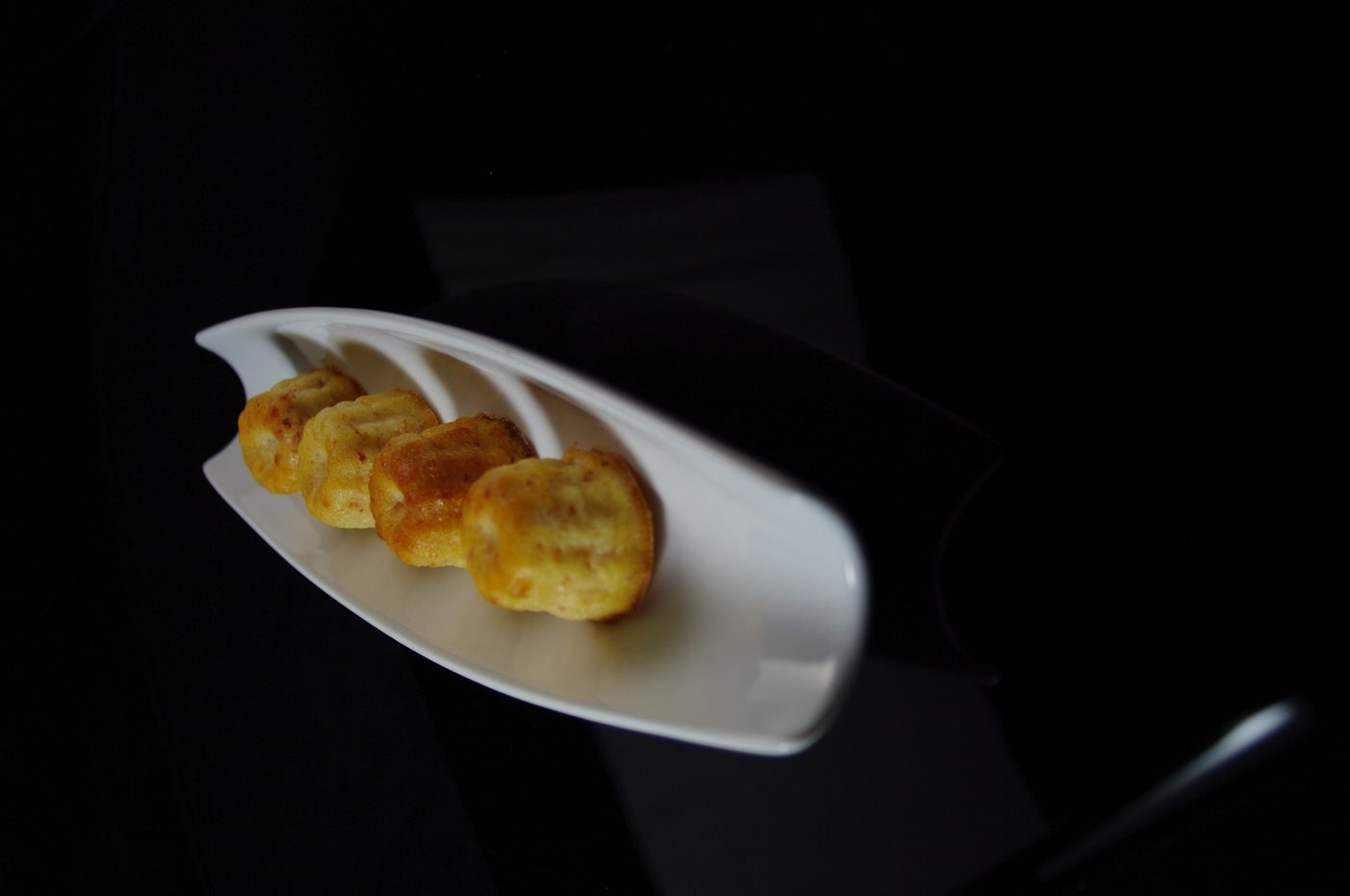 [fr]Cannelés façon croque monsieur[ru]Каннуле из плавленного сыра