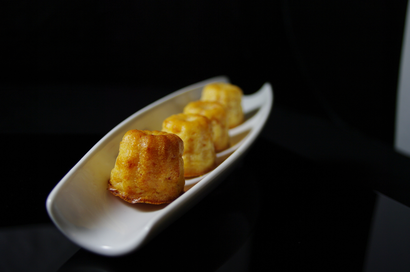 [fr]Cannelés façon croque monsieur[ru]Каннуле из плавленного сыра