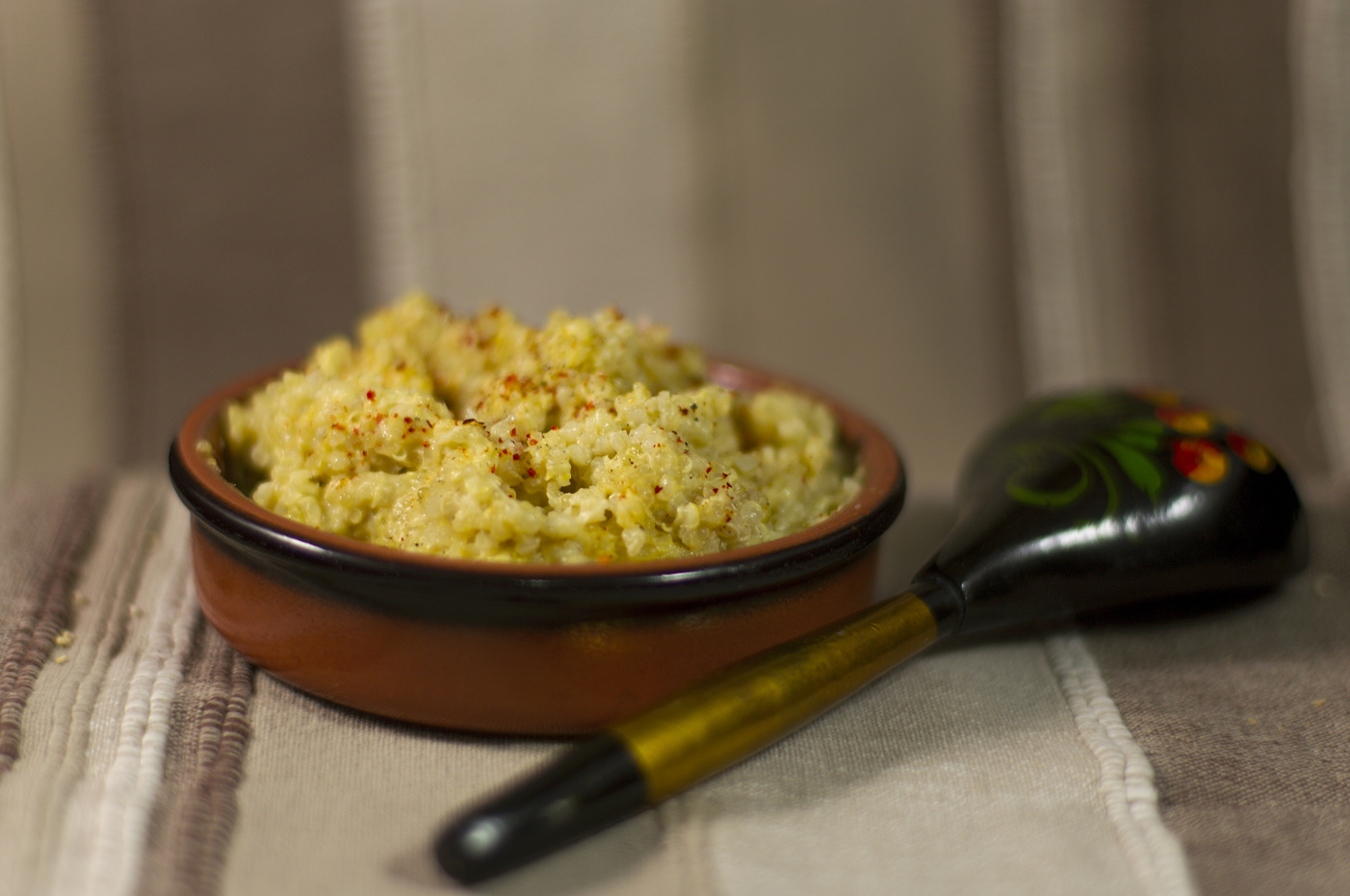 [fr]Quinoa sauce crémée aux poireaux[ru]Quinoa соус, окрашенный в кремовый цвет в луке-порее